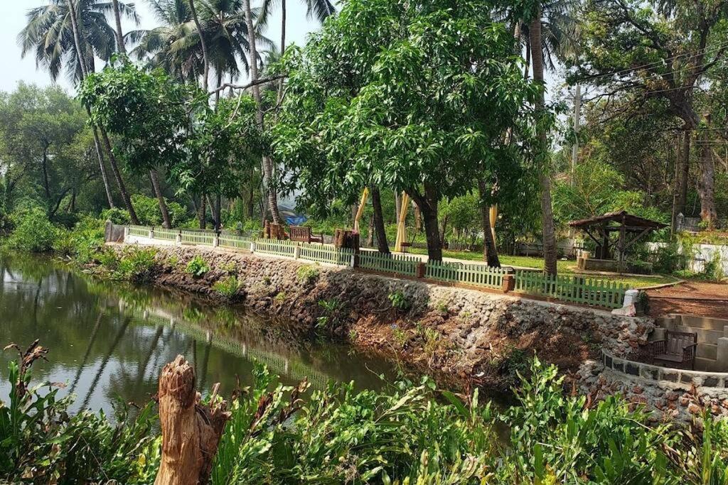 Tropical Riverside Heritage Holiday home Mapusa